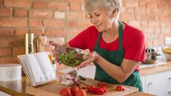 A Simple Step to Longevity: Here’s What People Who Live to 100 Eat