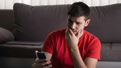 Experts: 5 Obvious Signs Someone Is Secretly Controlling Your Phone